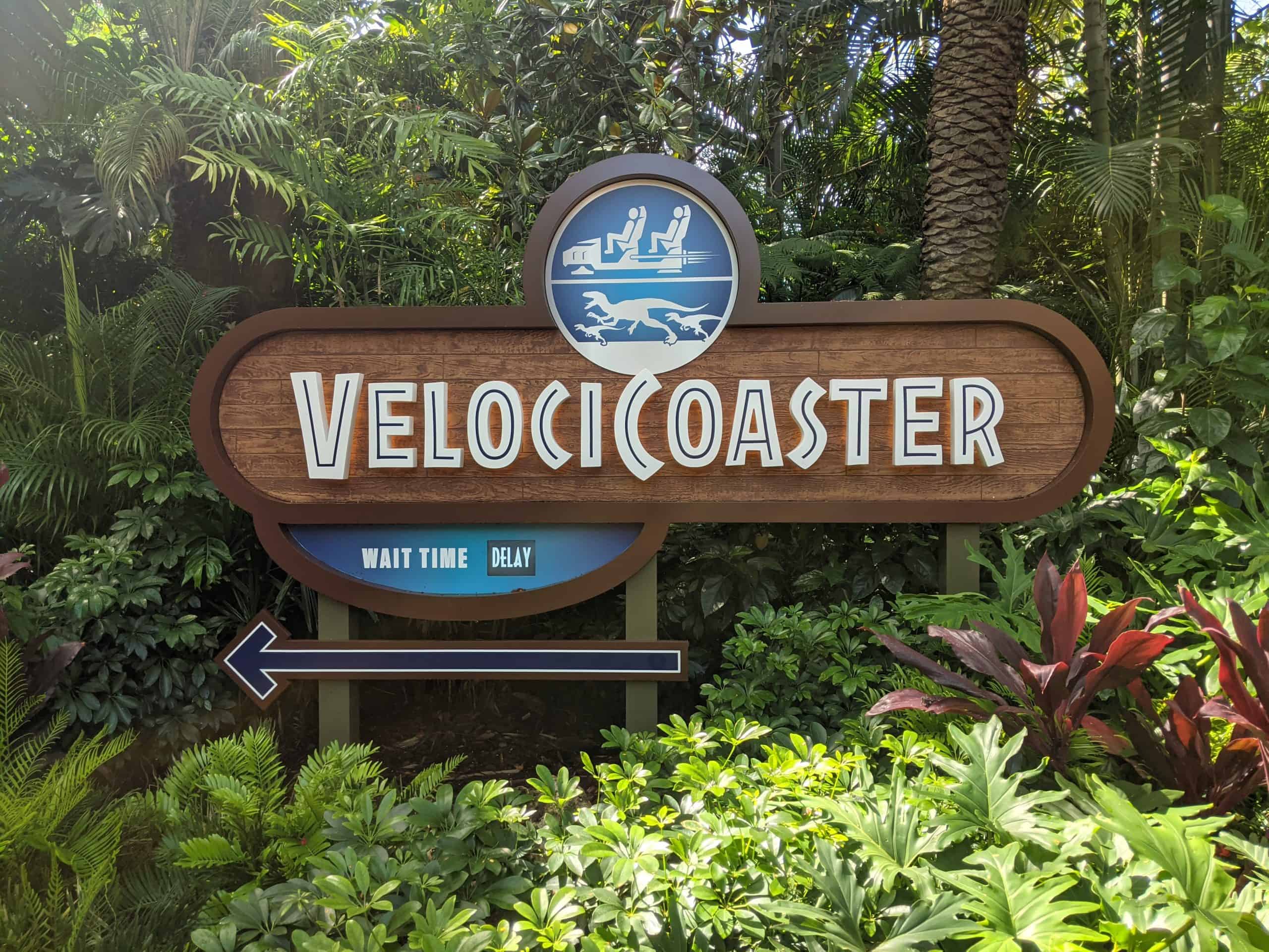 Velocicoaster entrance sign with "delay" on wait time